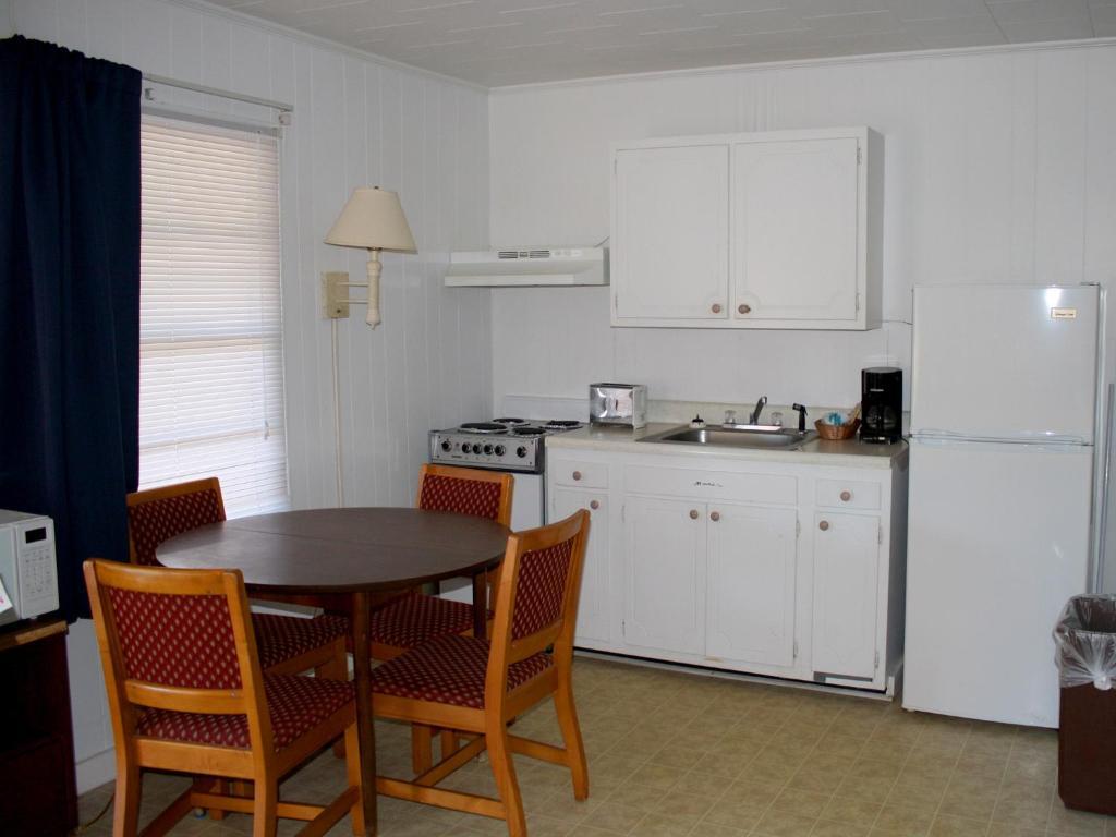 Falcon Motel Buxton Room photo