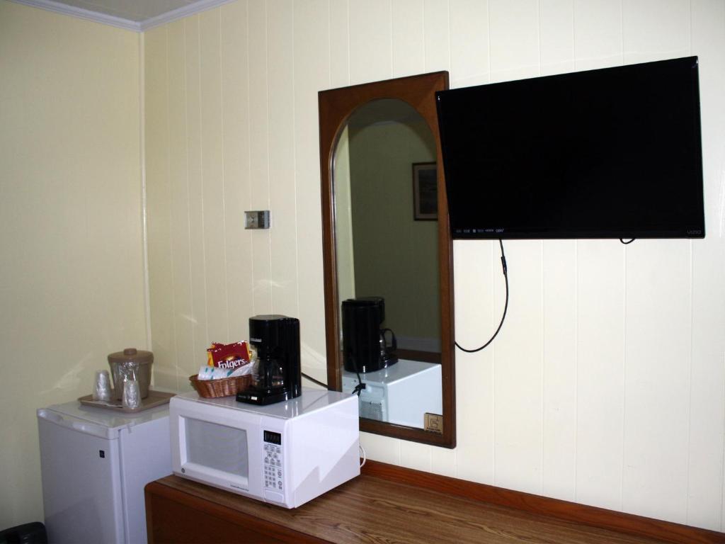 Falcon Motel Buxton Room photo