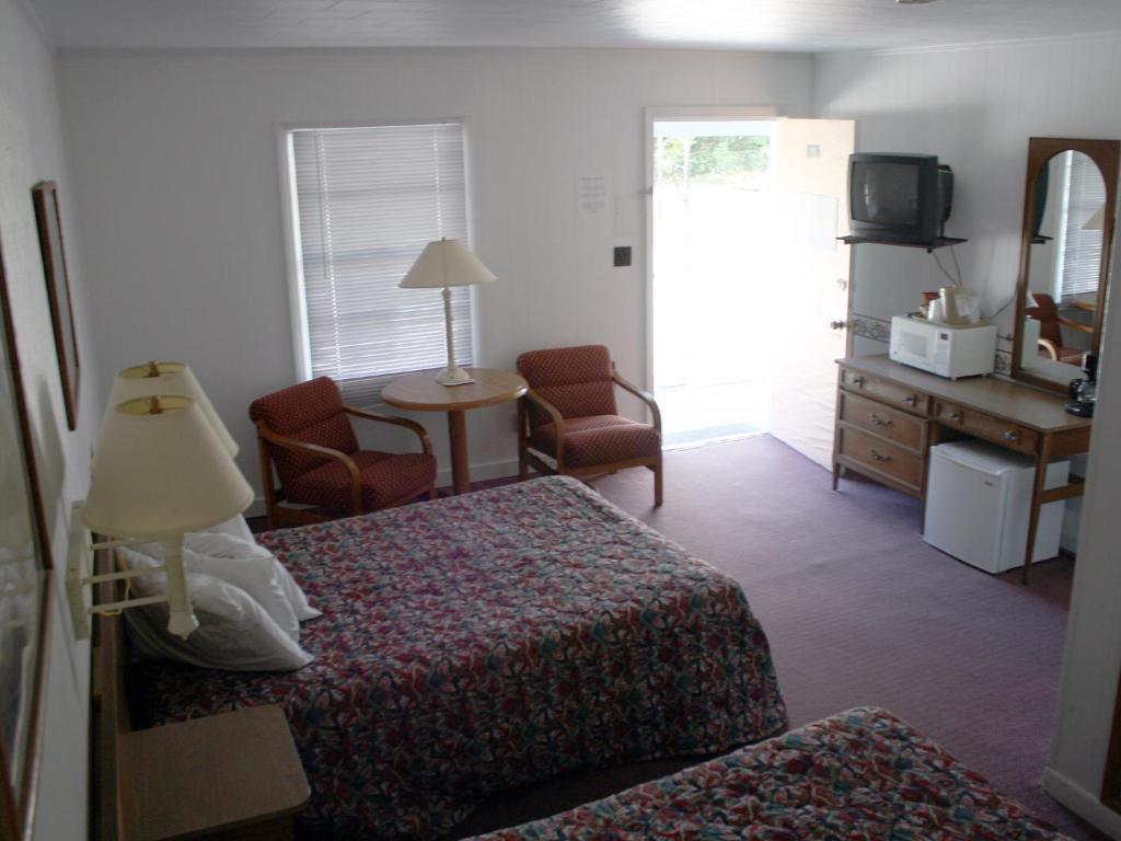 Falcon Motel Buxton Exterior photo