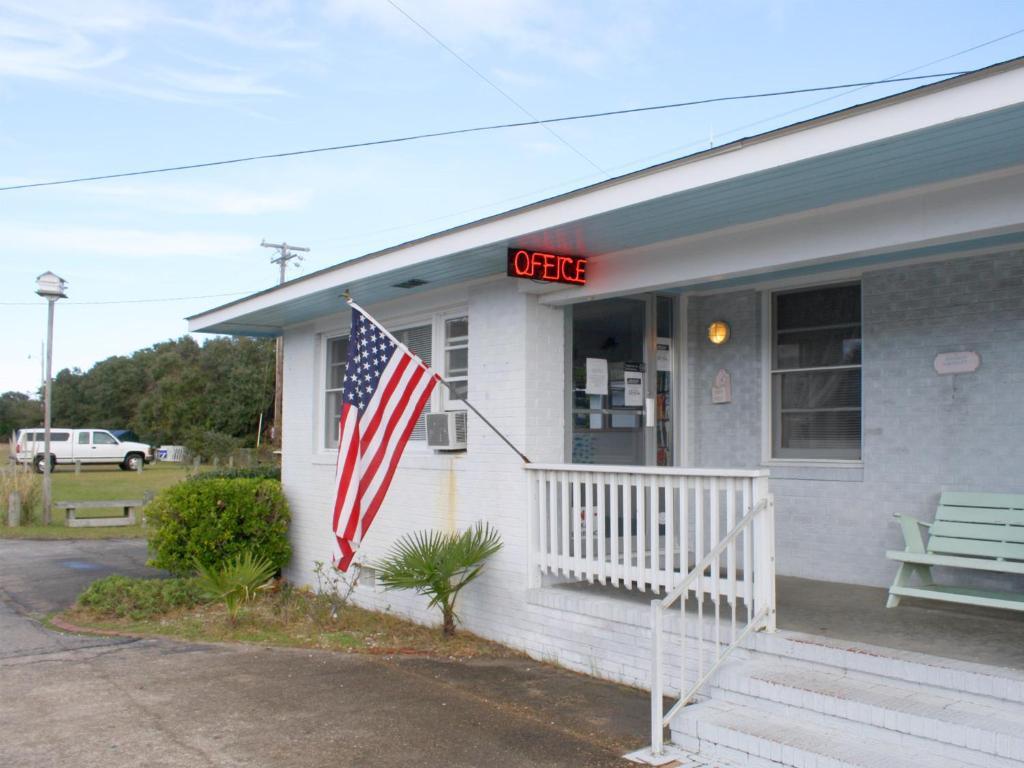 Falcon Motel Buxton Exterior photo
