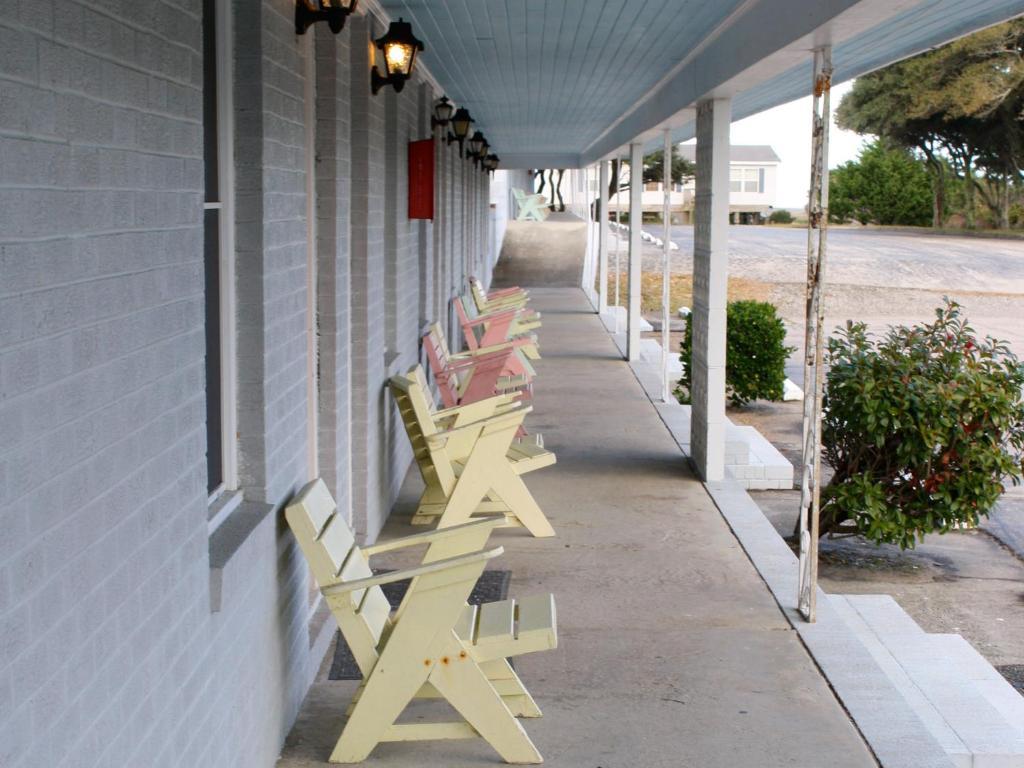 Falcon Motel Buxton Exterior photo