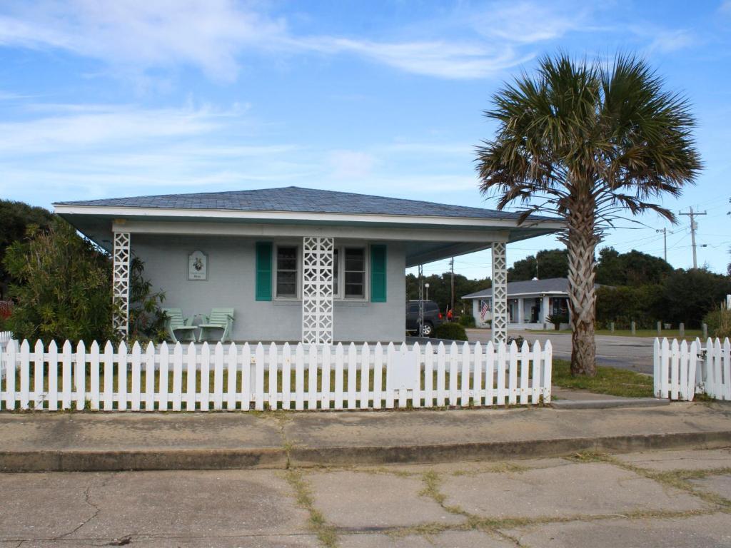 Falcon Motel Buxton Exterior photo